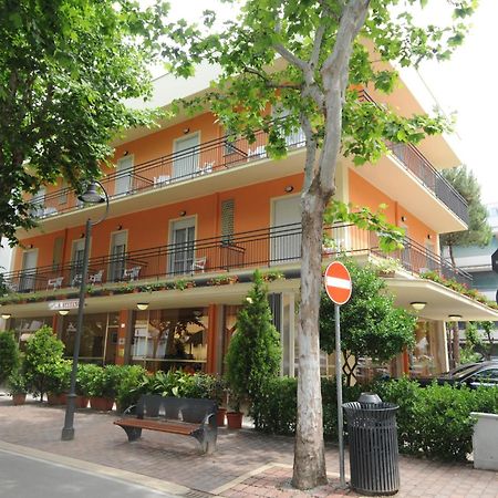 Albergo Santo Stefano Белариа-Игеа Марина Екстериор снимка